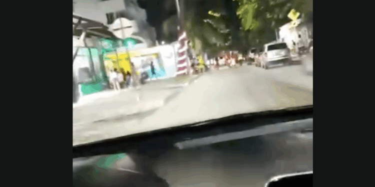 Taxistas piden mayor control de tránsito en la zona rosa en horario nocturno, debido al desorden que se origina en el área y que causa dificultades en la movilidad. 